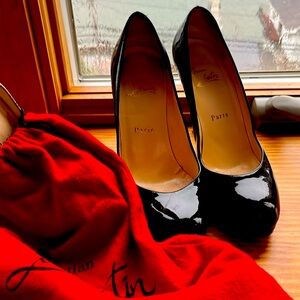 Stunning black patent Christian Louboutin pumps